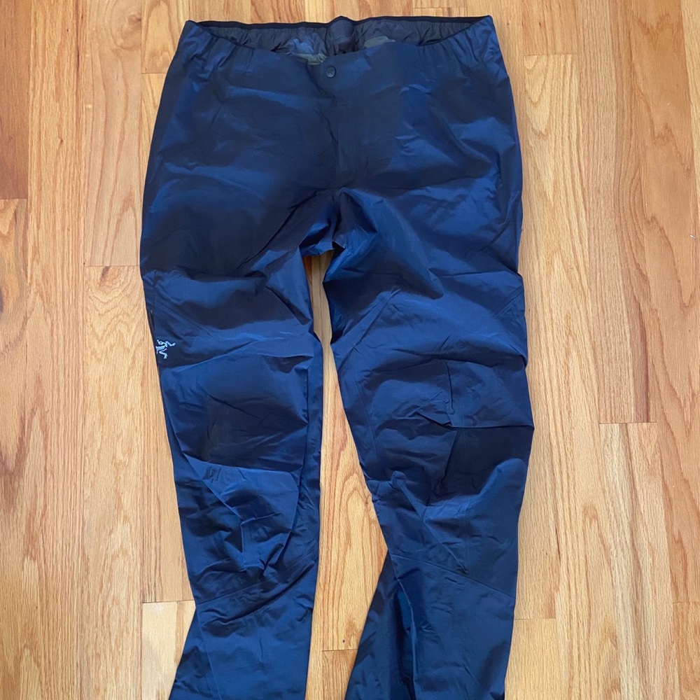Arc’Teryx black waterproof pants size XL